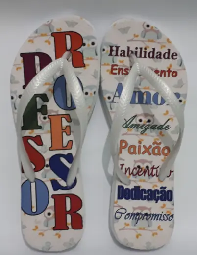 Chinelos personalizados feito pela NM Personalização — exemplo 2
