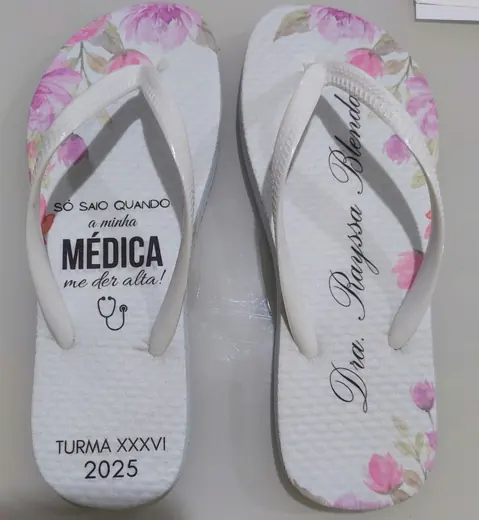 Chinelos personalizados feito pela NM Personalização — exemplo 5
