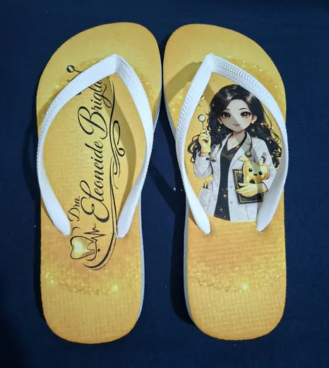 Chinelos personalizados feito pela NM Personalização — exemplo 7