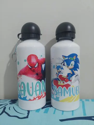 Garrafinhas e squeezes personalizados feito pela NM Personalização — exemplo 4